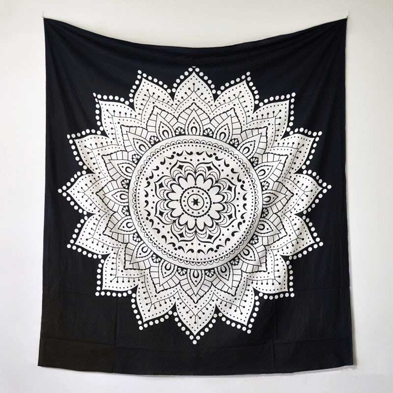 tapiz mandala de algodon blanco y negro 1